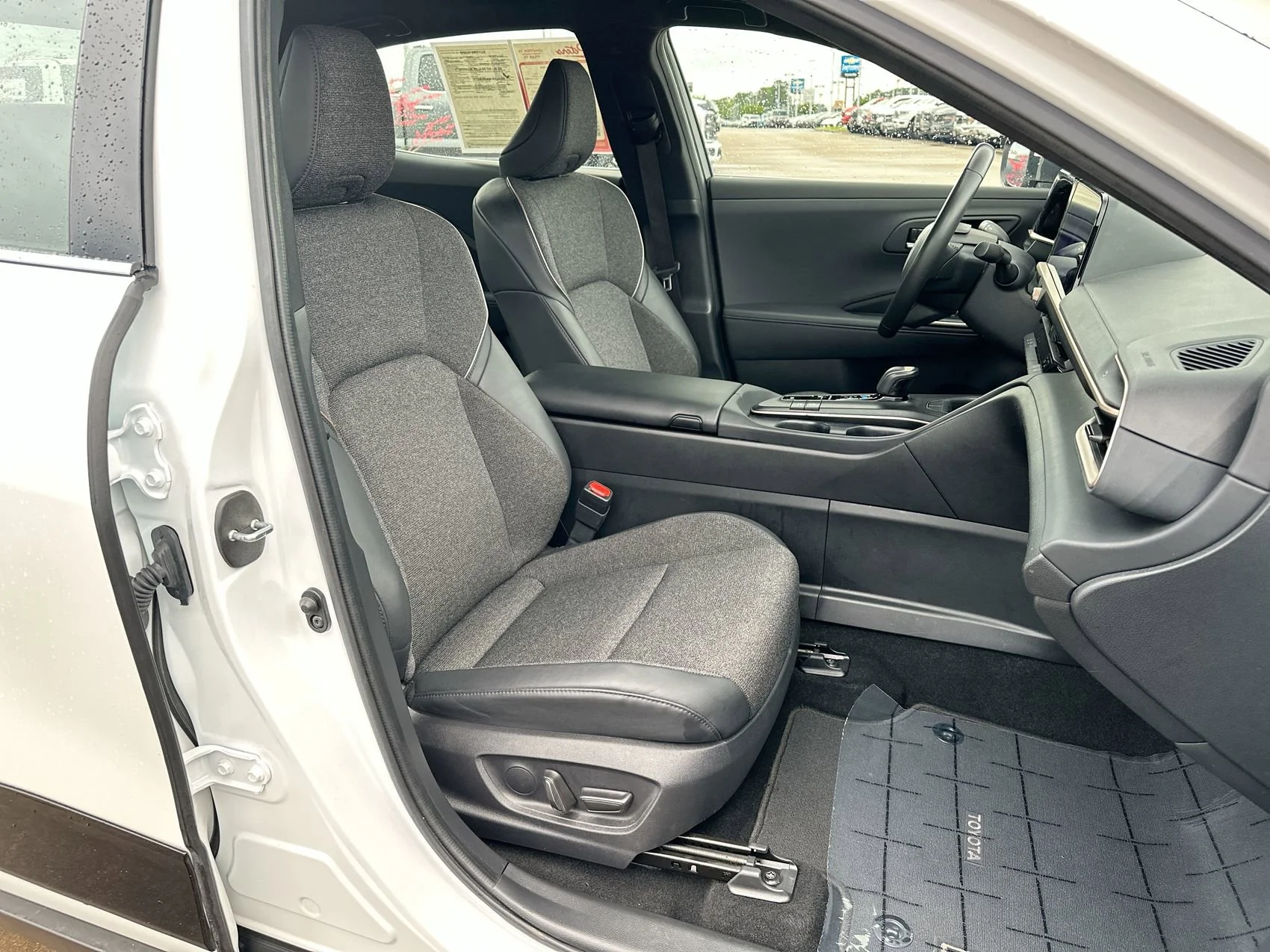 Used 2023 White Toyota XLE image 21