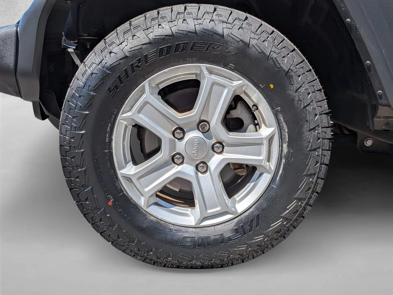 Used 2019 Granite Crystal Metallic Clearcoat Jeep Sport S image 21