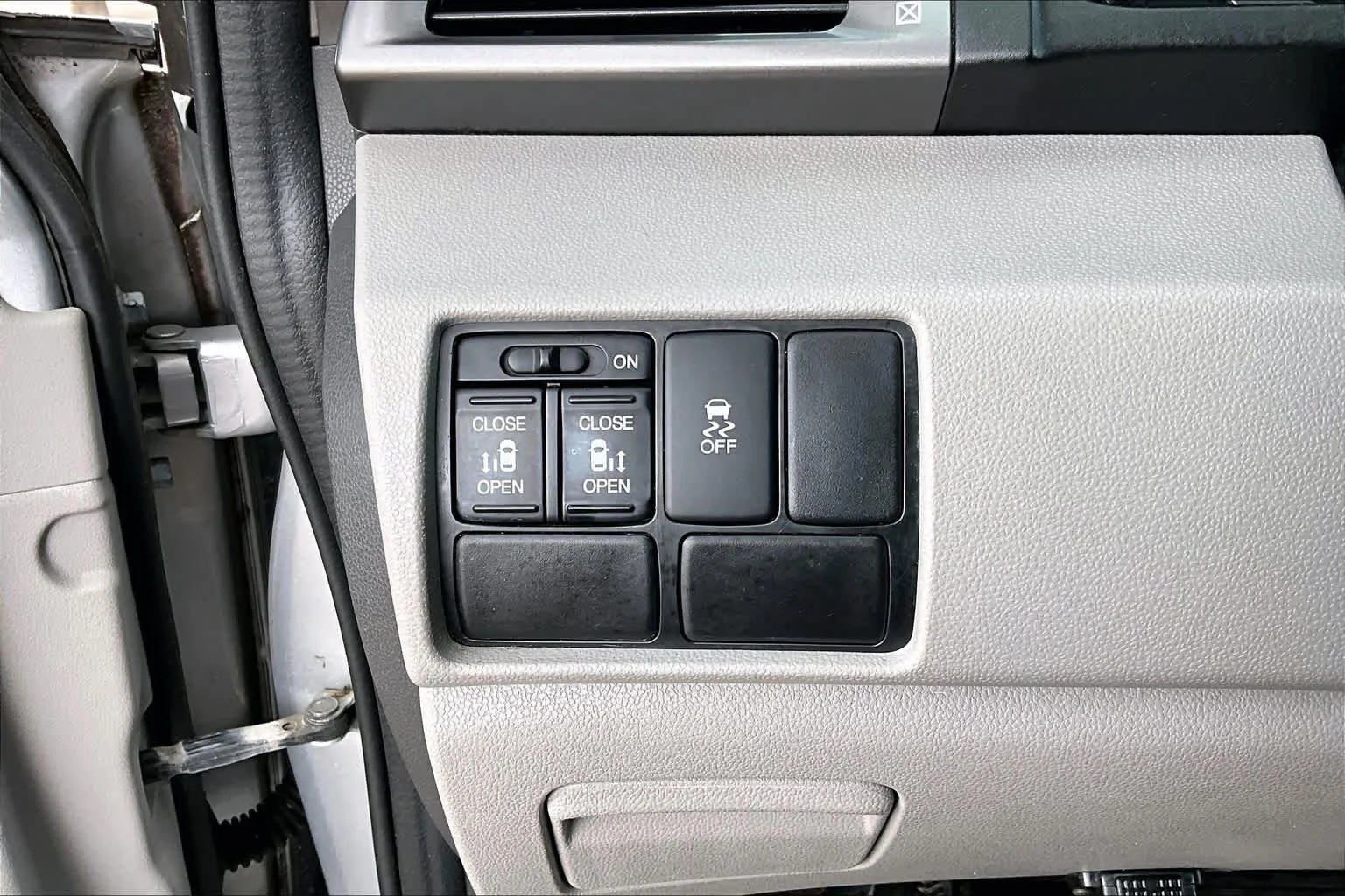 Used 2014 Alabaster Silver Metallic Honda EX image 32
