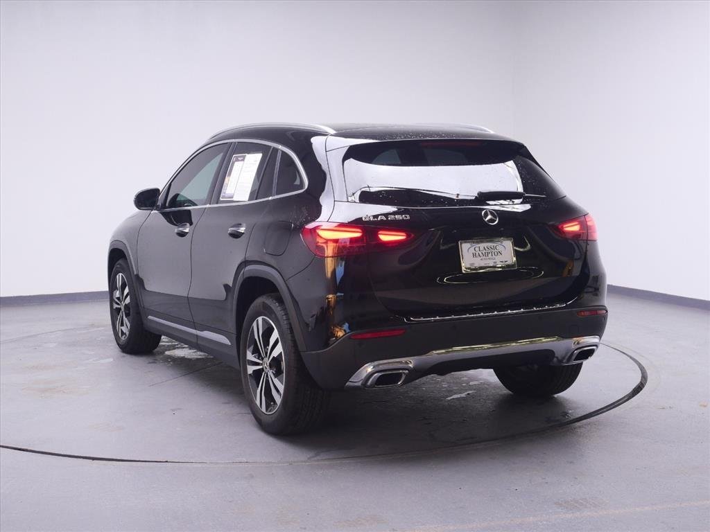 Used 2025 Night Black Mercedes-Benz GLA 250 image 9
