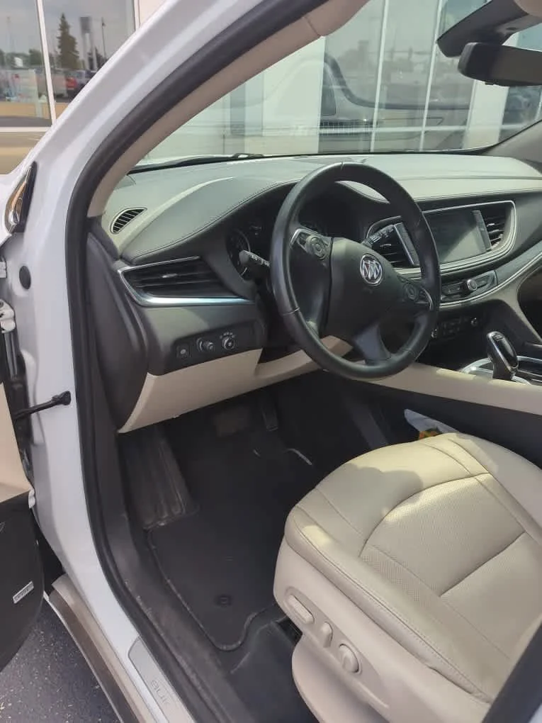 Used 2021 Summit White Buick Essence image 9