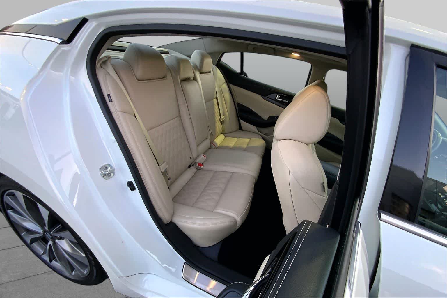 Used 2023 Pearl White Tricoat Nissan Platinum image 19