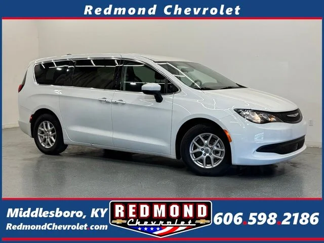 2022 Chrysler Voyager LX's photo