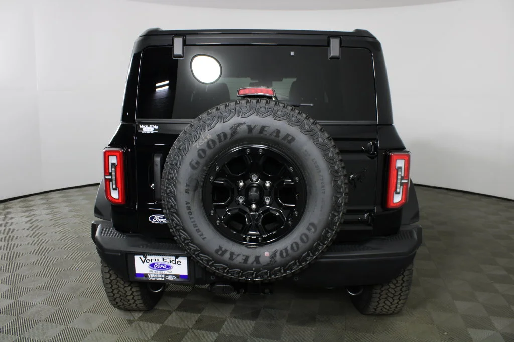 New 2026 Shadow Black Ford Badlands image 6