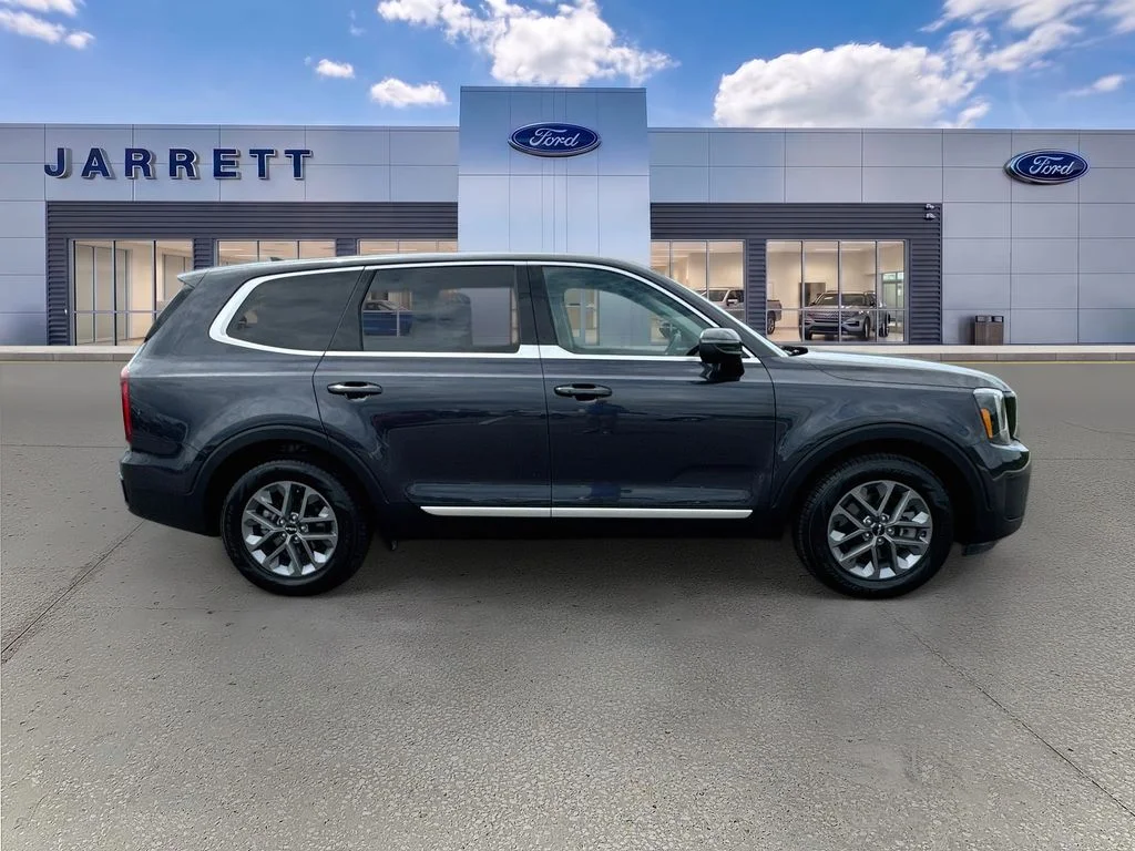 Certified Used 2025 Gray Kia LX image 8