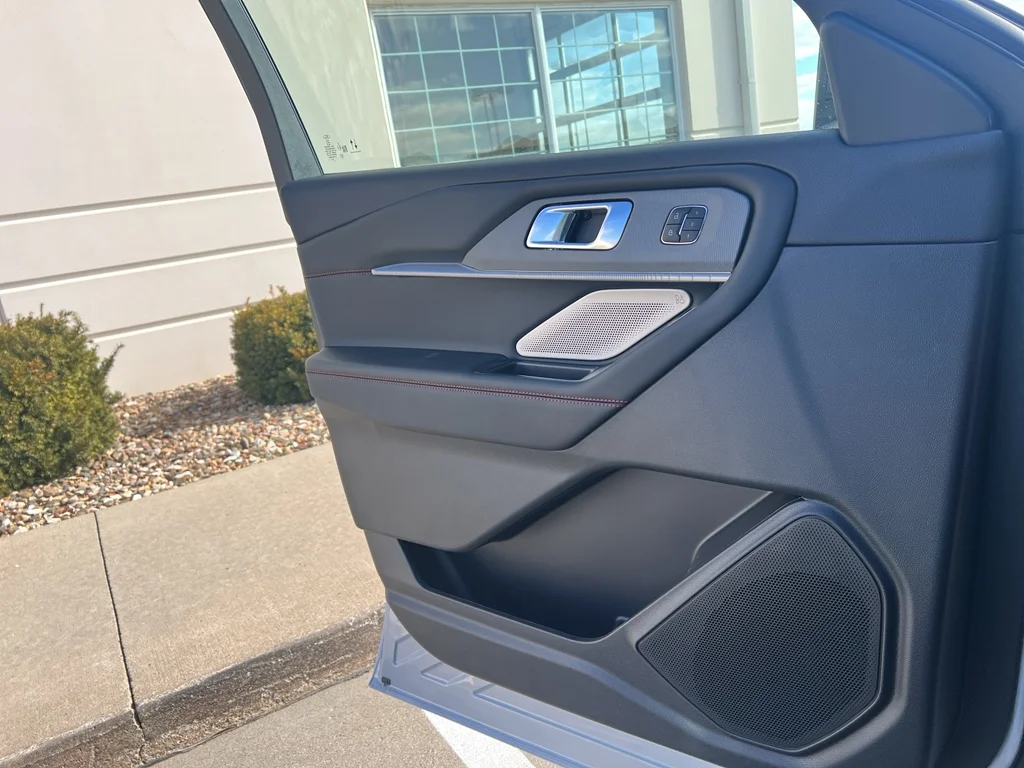 2026 Ford Explorer ST - Photo 25