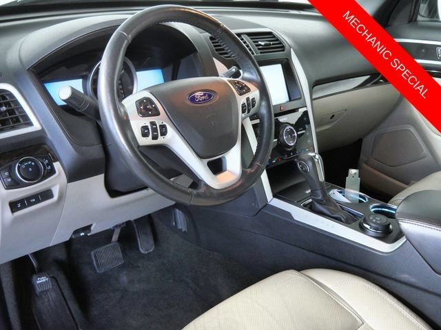 Used 2014 White Ford Limited image 3