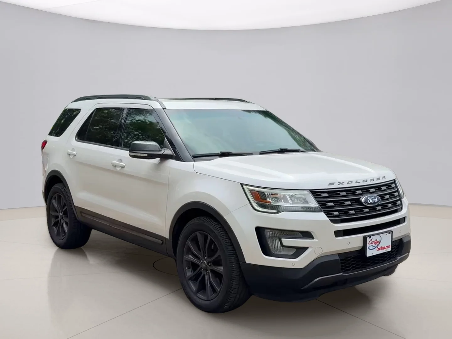 Used 2017 White Ford SLT image 7