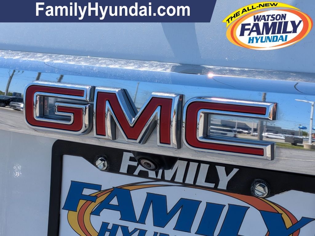 Used 2021 White GMC SLE image 28