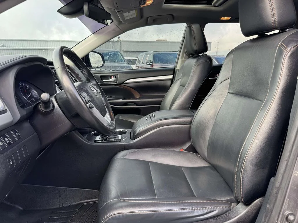 Used 2019 Gray Toyota XLE image 14