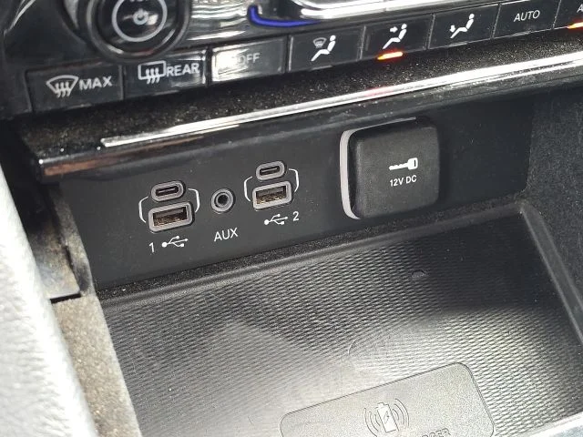 Used 2022 White Jeep Laredo image 37