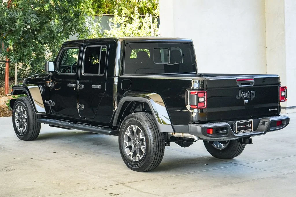 New 2026 Black Clear-Coat Exterior Paint Jeep Sahara image 4