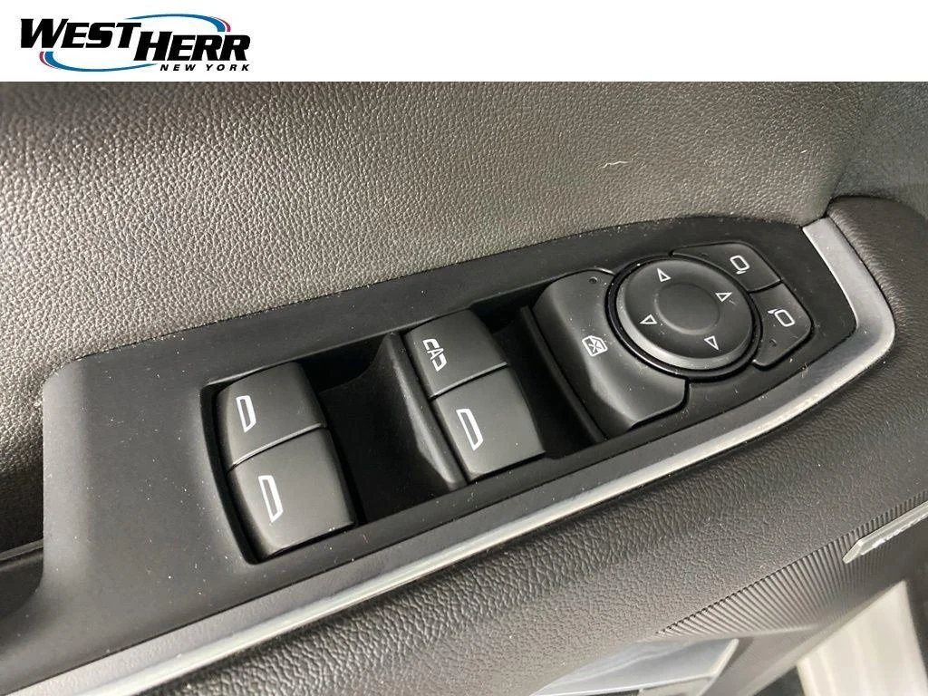 Used 2022 Summit White Chevrolet 4WD Crew Cab Short Bed RST image 13