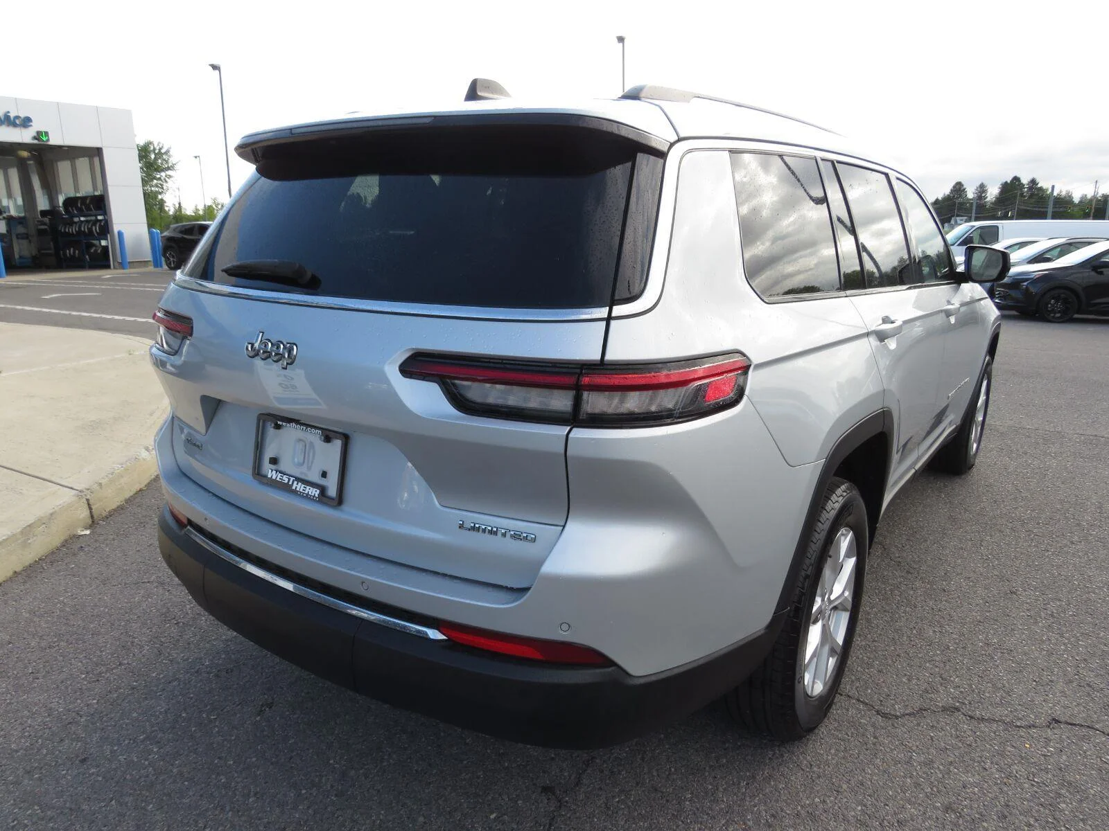 Used 2023 Silver Zynith Jeep Limited image 8