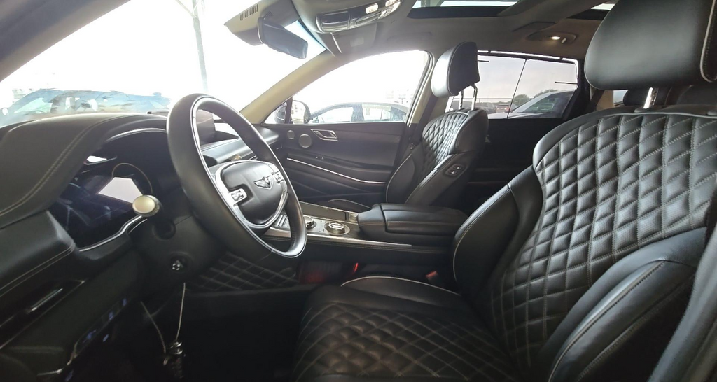 Used 2024 Black Genesis 3.5T image 3
