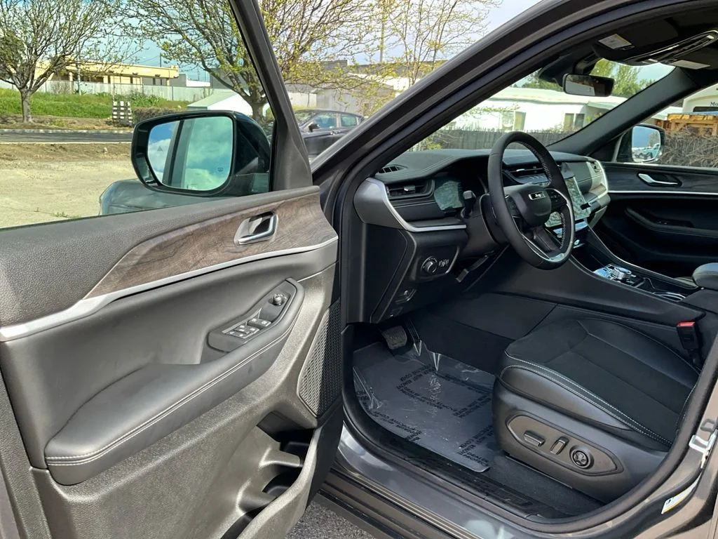New 2026 Baltic Gray Metallic Clearcoat Jeep Laredo Altitude image 16