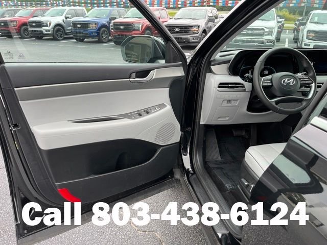 Used 2025 Black Hyundai SEL image 4