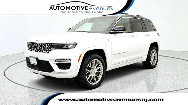 2023 Jeep Grand Cherokee 4xe Summit 4x4 w/ Front Passenger Interactive Display