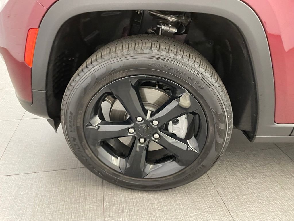 New 2025 Velvet Red Pearl-Coat Exterior Paint Jeep Limited image 8