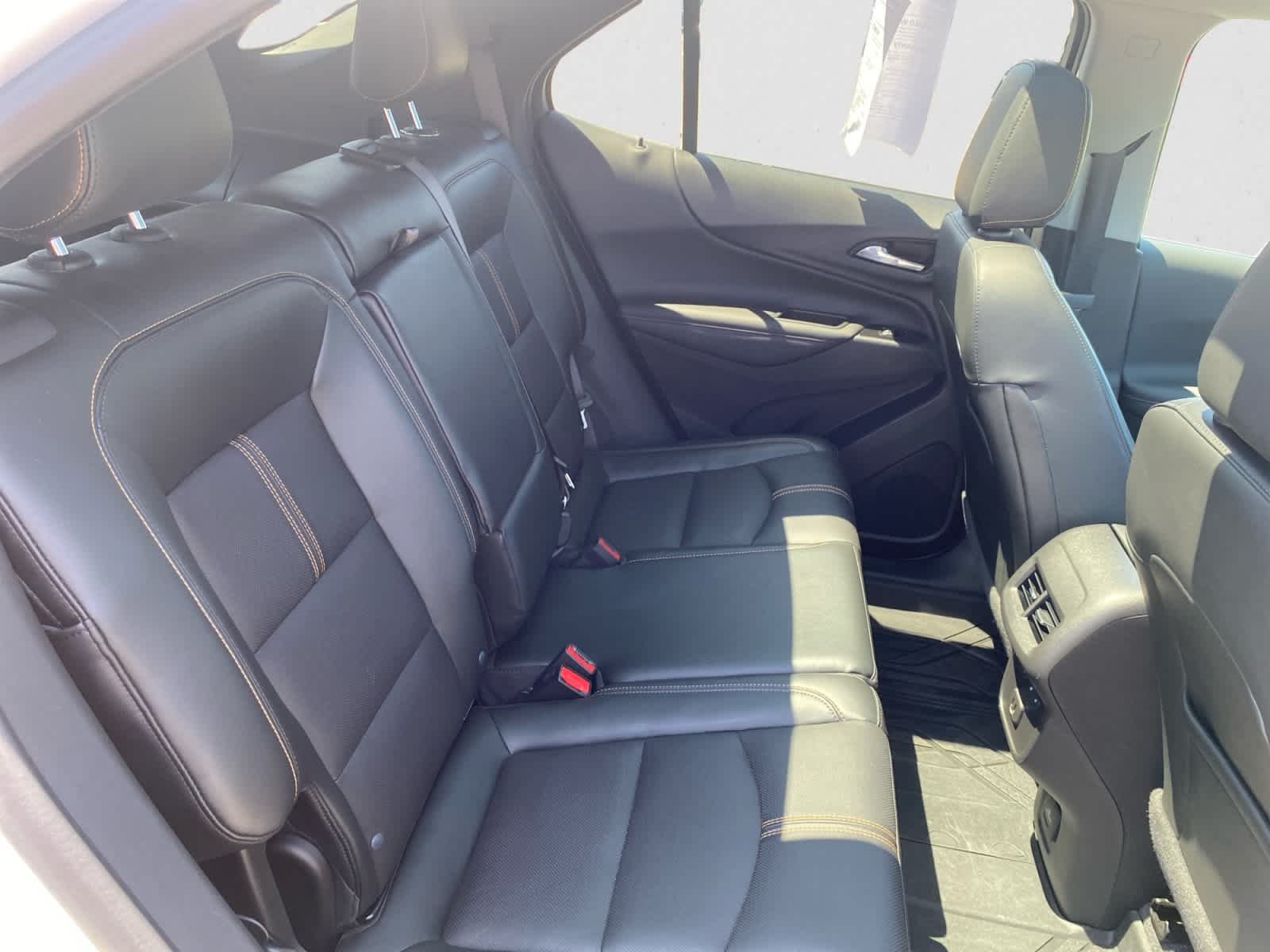 Used 2022 Iridescent Pearl Tricoat Chevrolet Premier image 21