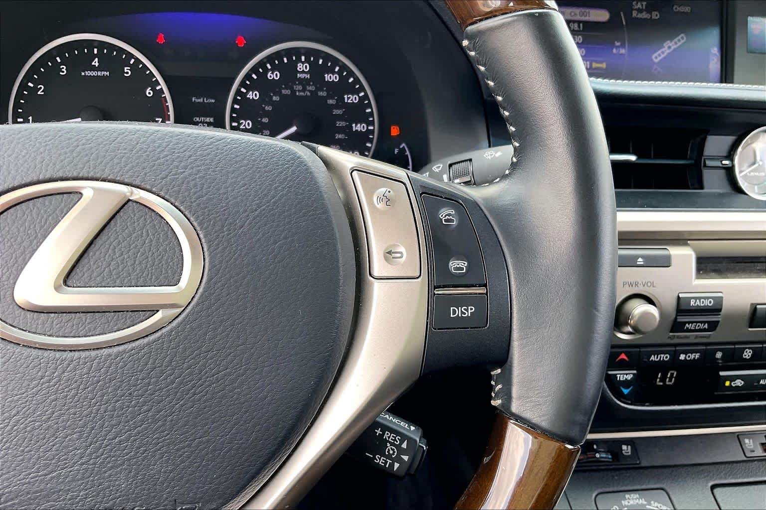 Used 2015 Atomic Silver Lexus  image 22
