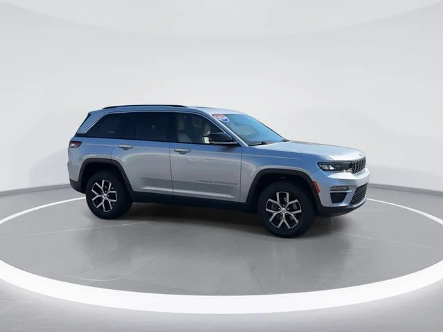 Used 2024 Silver Jeep Limited image 8