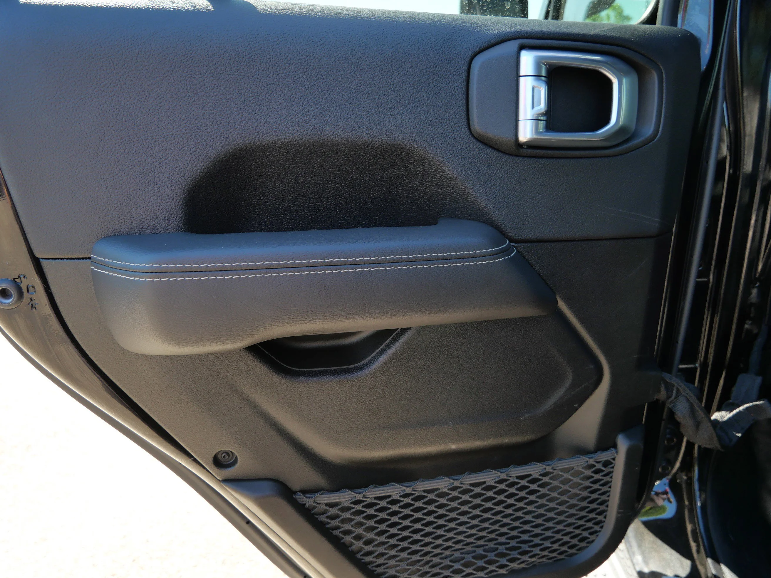 Certified Used 2022 Black Clearcoat Jeep Unlimited Sahara image 14