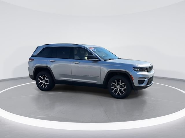 Used 2024 Silver Jeep Limited image 8