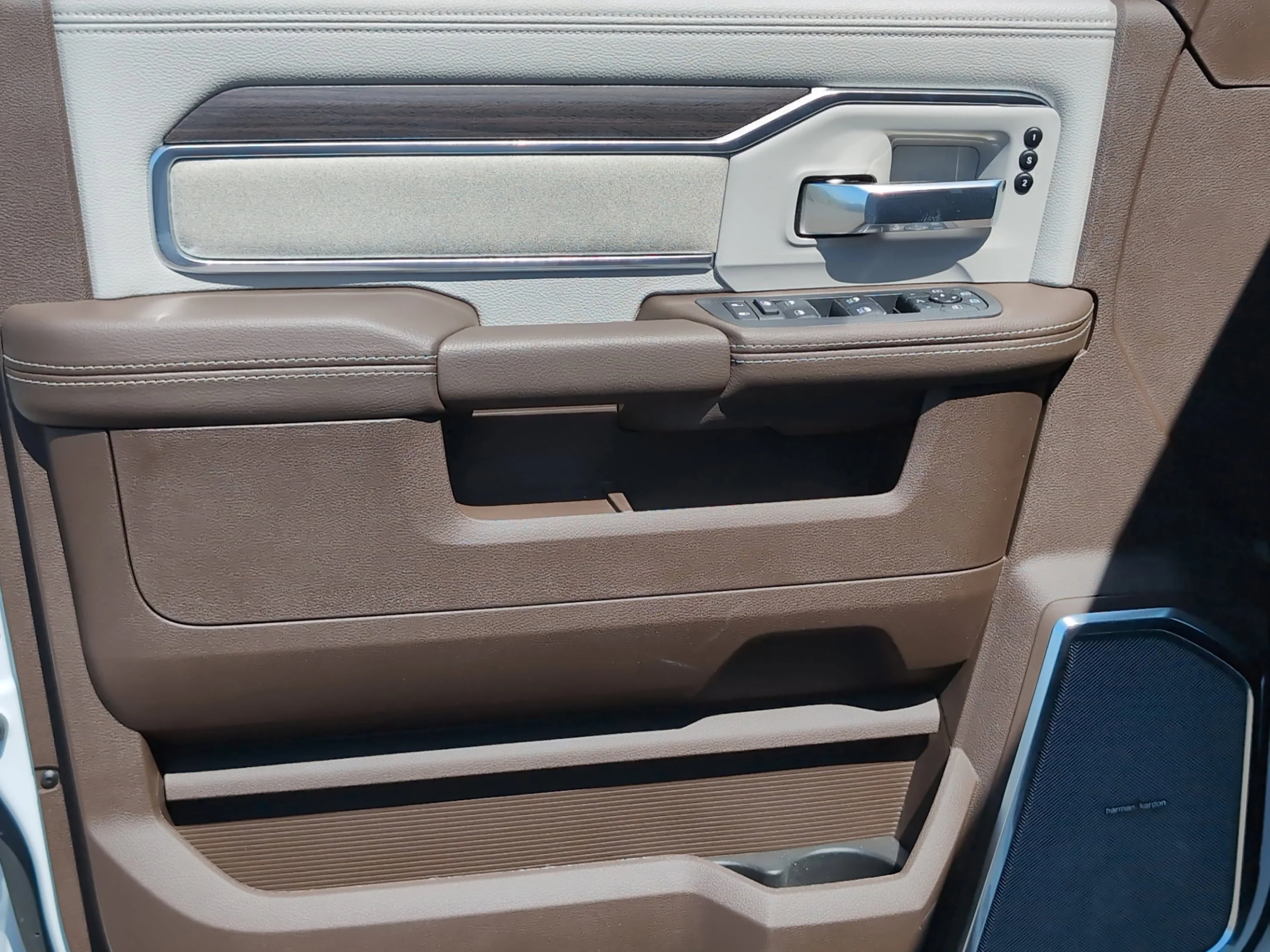 2025 RAM 2500 Laramie - Photo 14