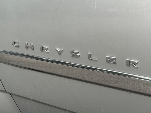 Used 2007 Silver Chrysler Limited image 24
