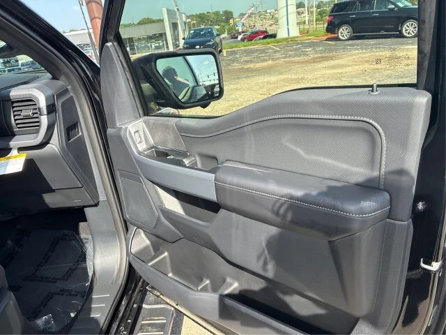 New 2026 Agate Black Metallic Ford XLT image 38