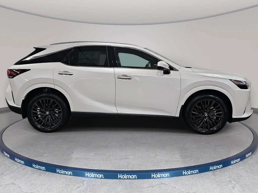 New 2026 Eminent White Pearl Lexus PREMIUM image 4