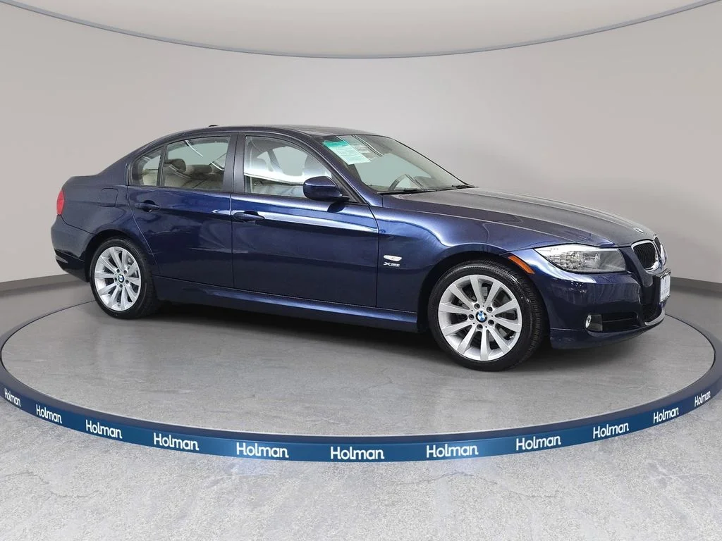 Used 2011 Deep Sea Blue Metallic BMW 328i xDrive image 4