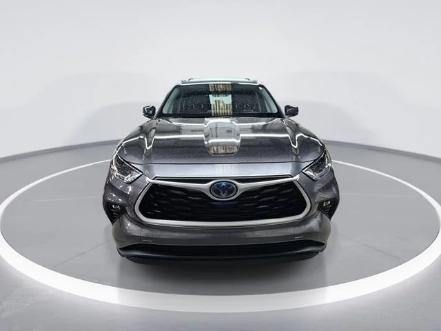Used 2021 Gray Toyota XLE image 3