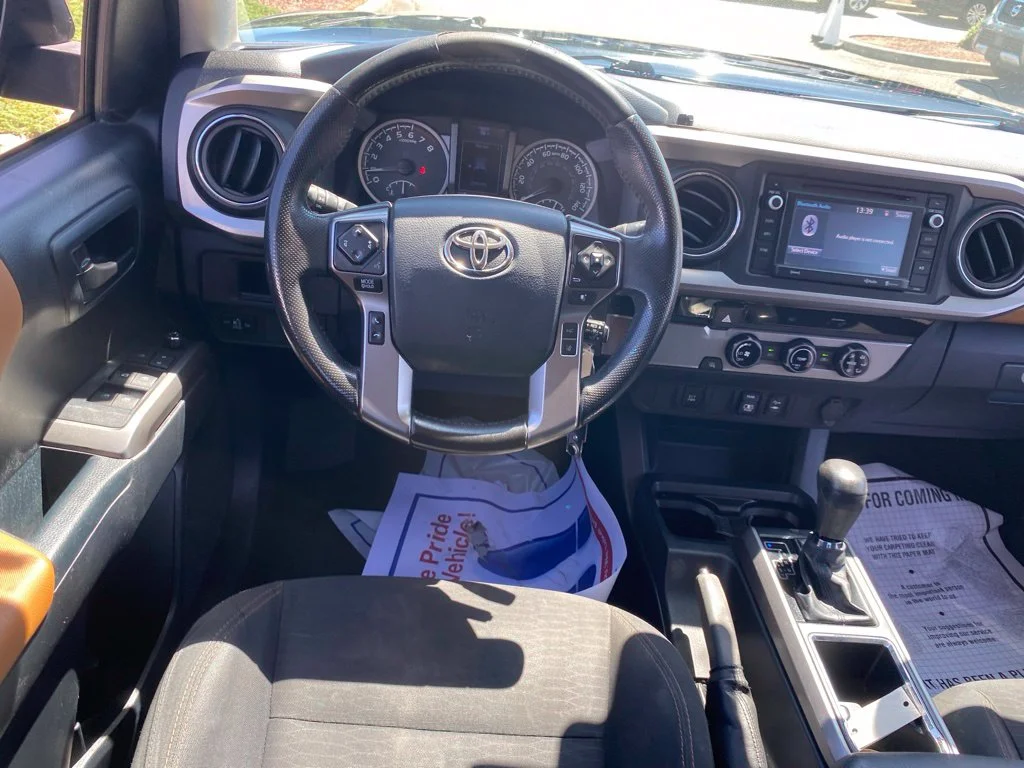 Used 2018 Black Toyota SR5 image 9
