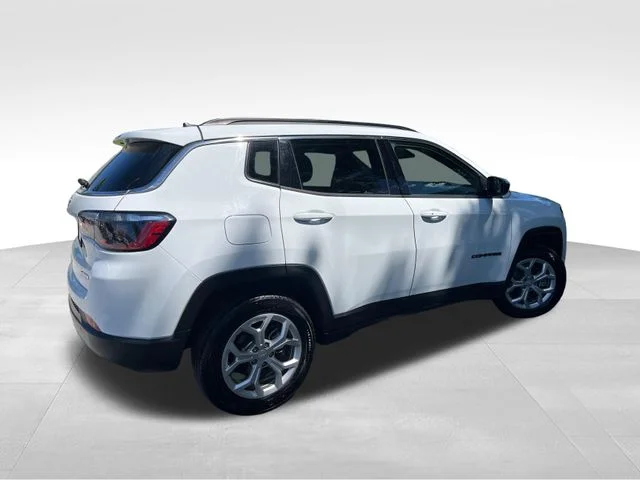 Used 2024 White Jeep Latitude image 14