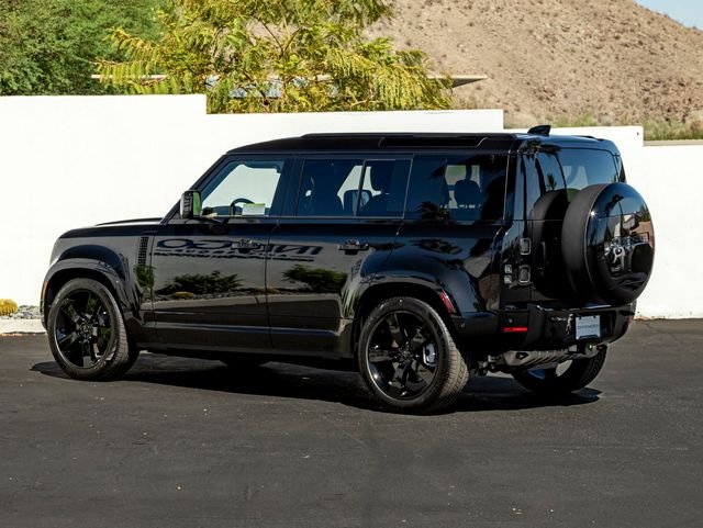 New 2026 Santorini Black Land Rover X-Dynamic SE image 9