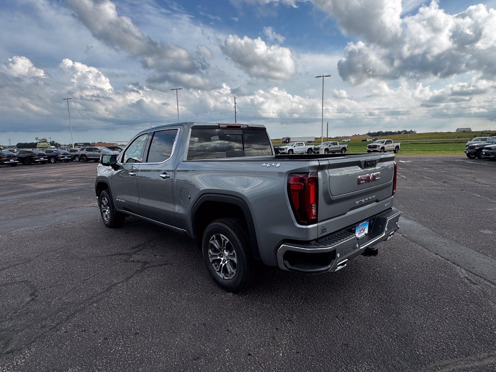 2026 GMC Sierra 1500 SLT - Photo 7