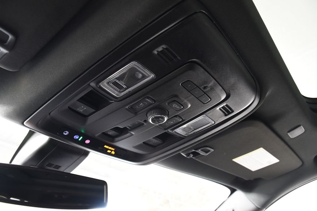 Used 2022 White Frost Tricoat GMC SLT image 32