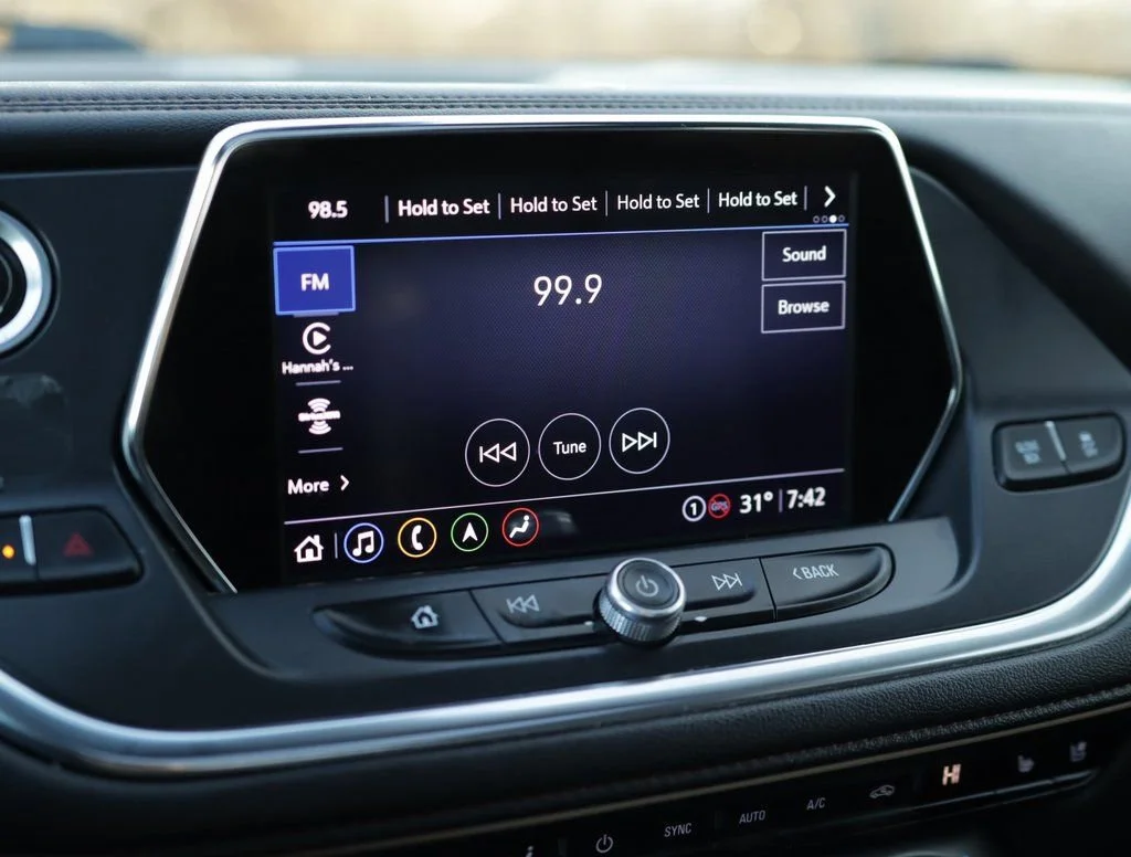 Used 2022 Iridescent Pearl Tricoat Chevrolet Premier image 12