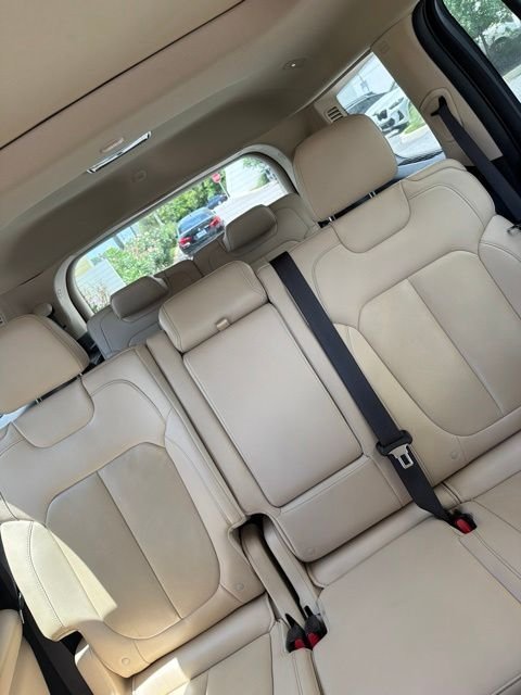 Used 2021 Diamond Black Jeep Limited image 4