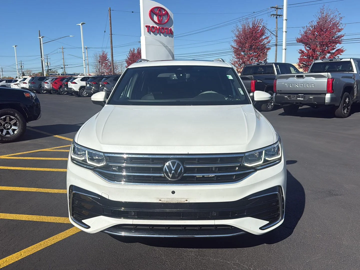 Used 2022 Oryx White Pearl Volkswagen SEL R-Line image 8