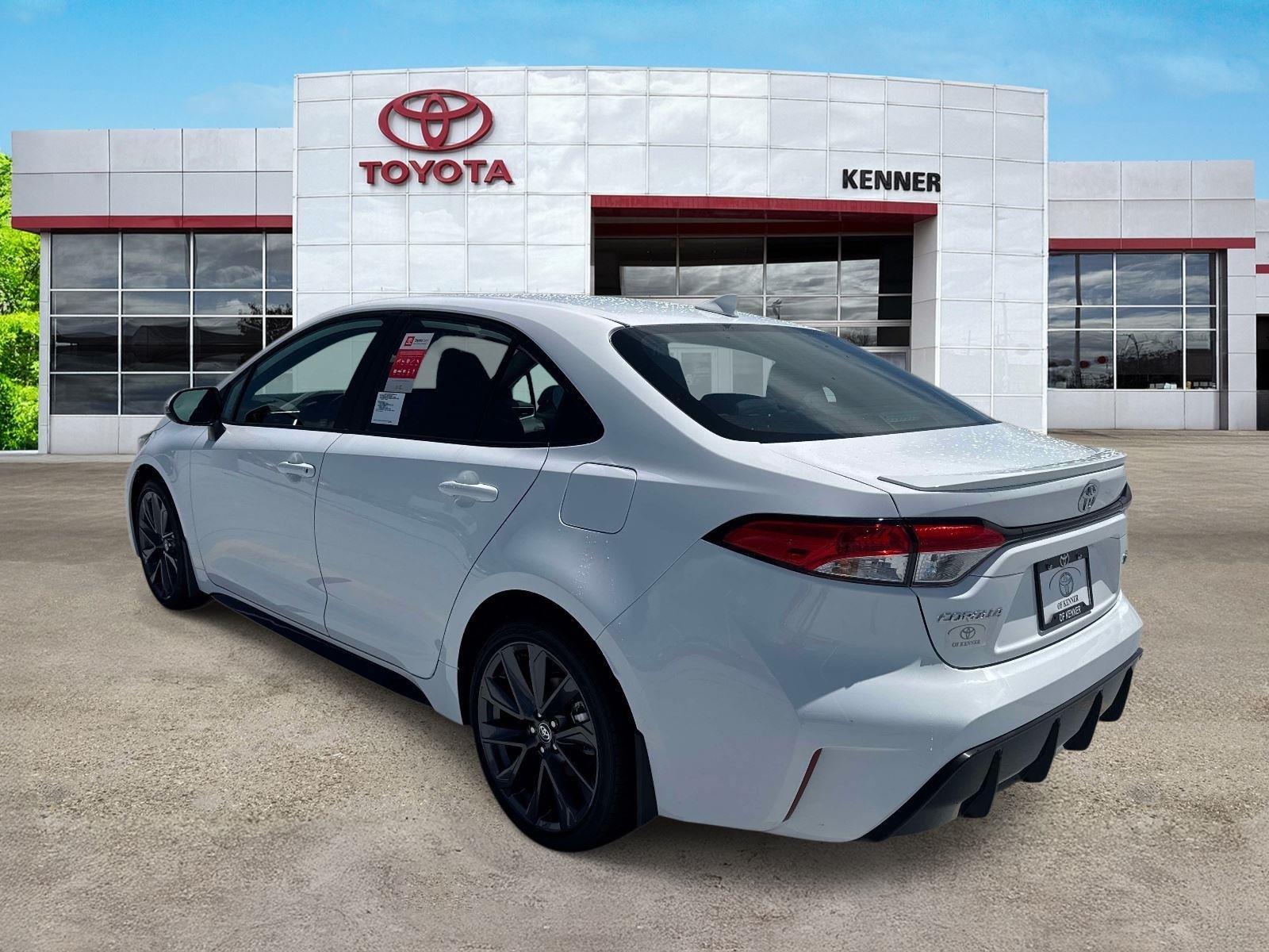 Used 2026 Ice Cap Toyota SE image 4