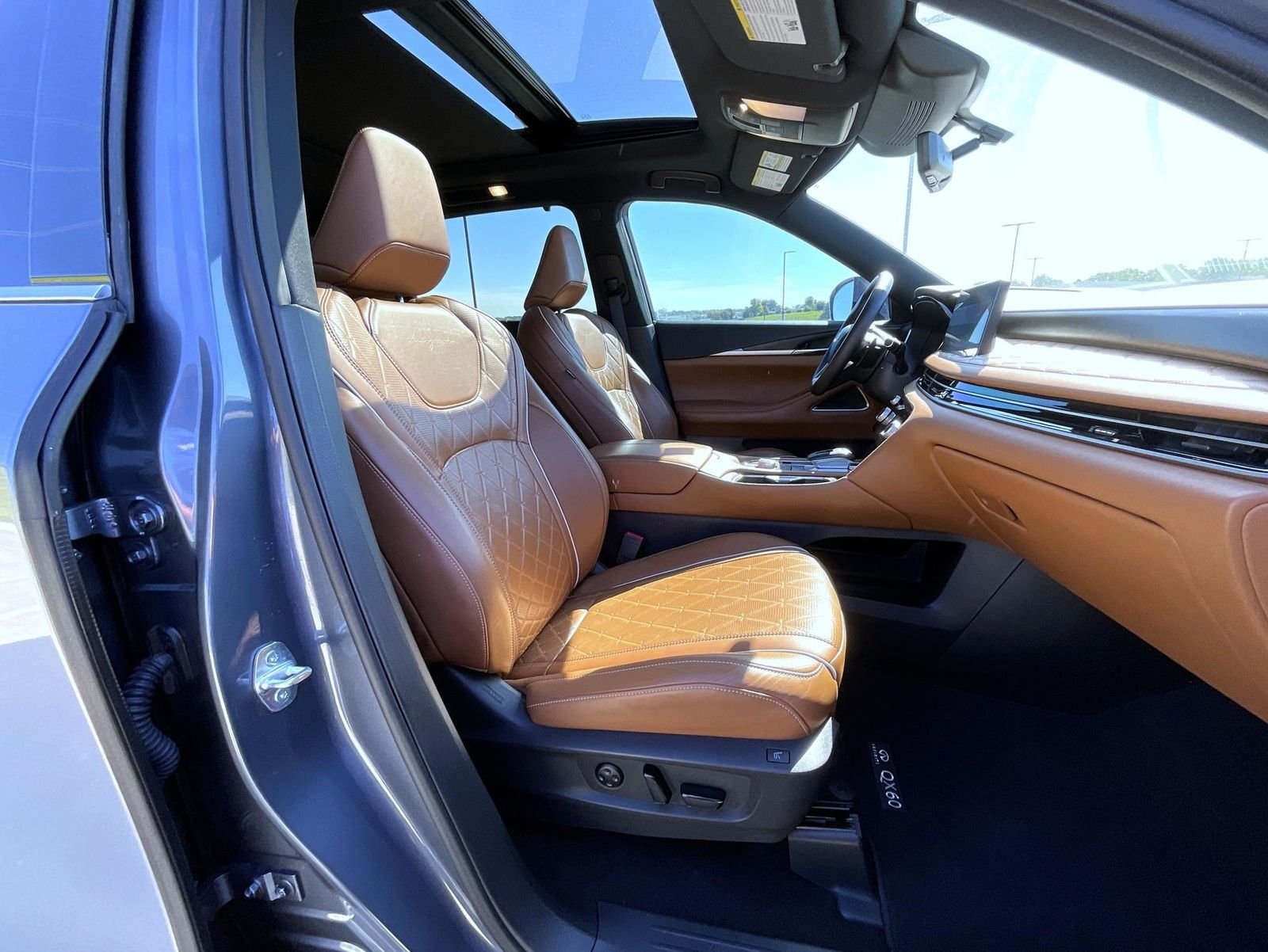 Used 2023 Blue INFINITI Autograph image 16