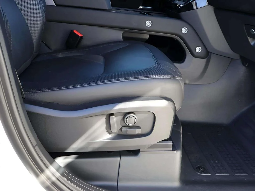 2024 Land Rover Defender X-Dynamic SE - Photo 37