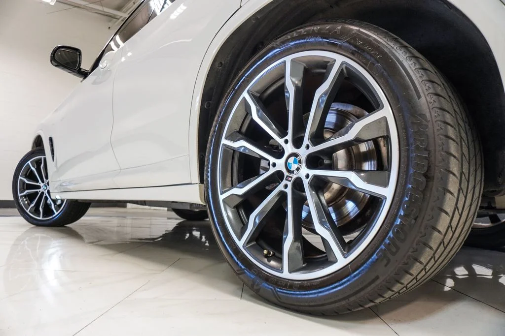 Used 2022 White BMW xDrive30i image 36