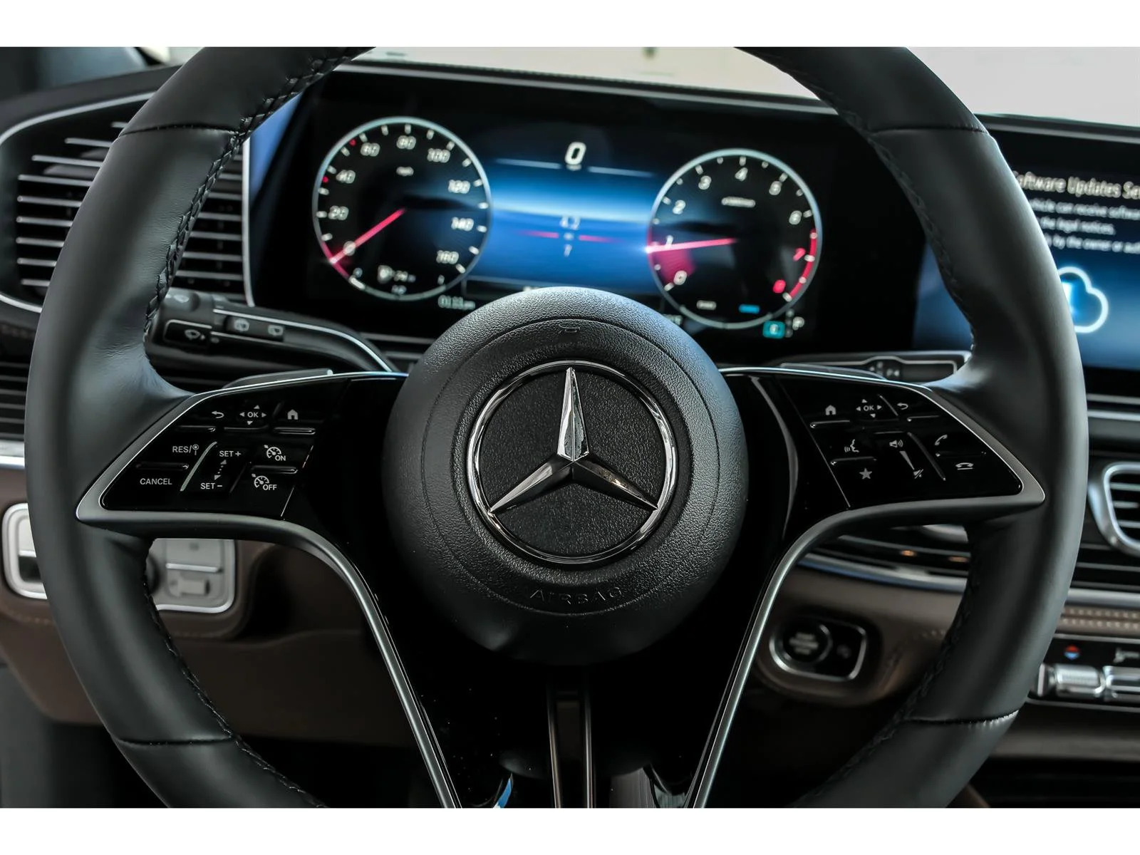 New 2026 MANUFAKTUR Moonlight White Metallic Mercedes-Benz GLE 350 image 30