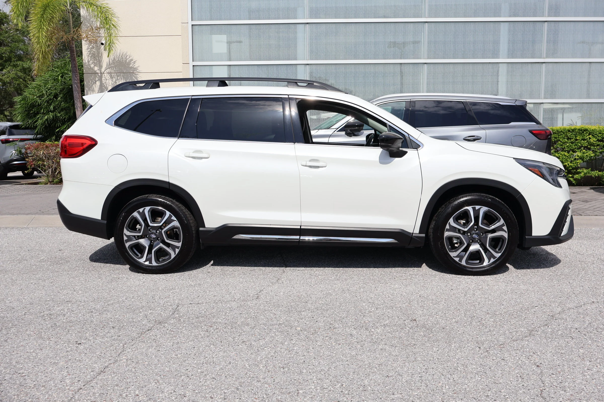 Used 2024 Crystal White Pearl Subaru Limited image 11