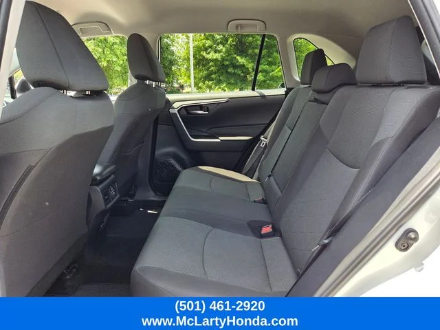 2024 Toyota RAV4 XLE - Photo 10