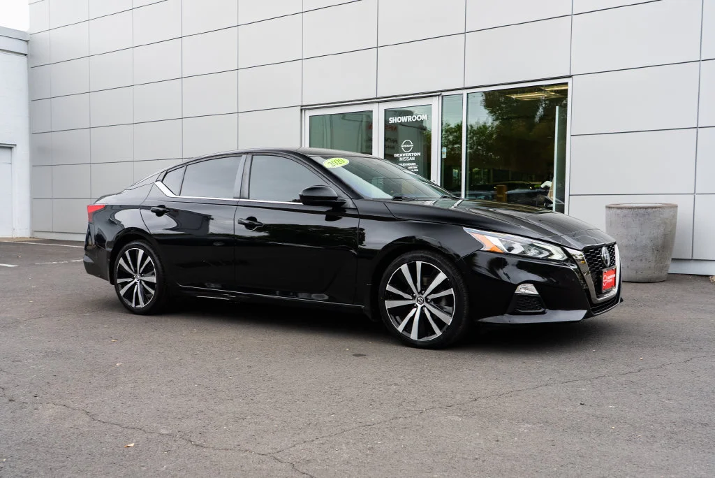 Used 2020 Black Nissan 2.5 SR image 29